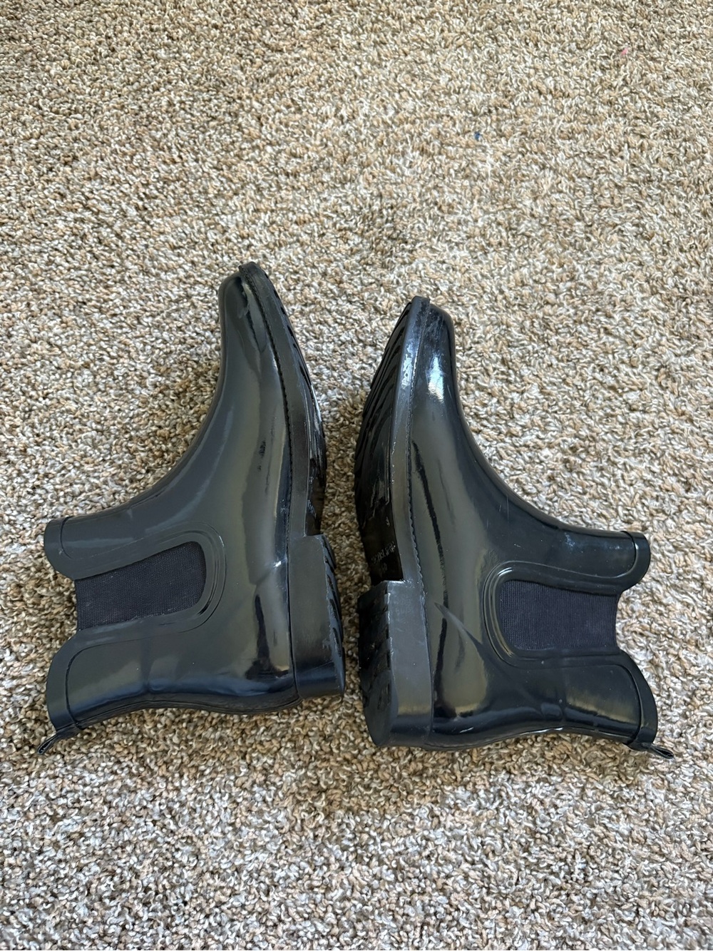 Michael Kors Black Glossy Chelsea Rain Boots • Size 8 - Picture 4 of 8